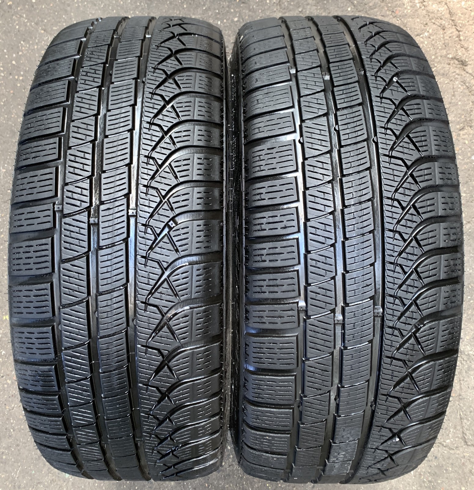 2 Winter Tires Pirelli Pzero TM Winter * RSC M+S 245/40 R19 98V RA1325