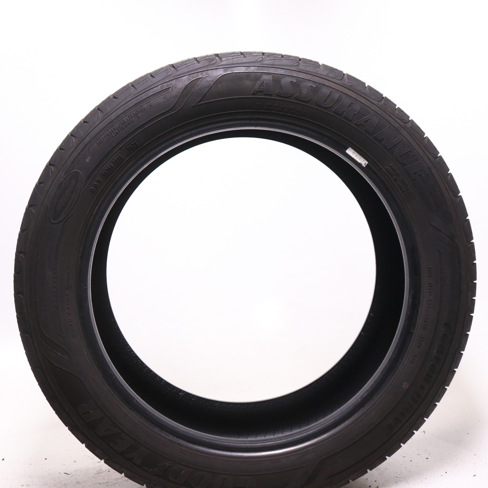 Set of 4 Used 235/55R20 Goodyear Assurance ComfortDrive – 102V – 9-10/32