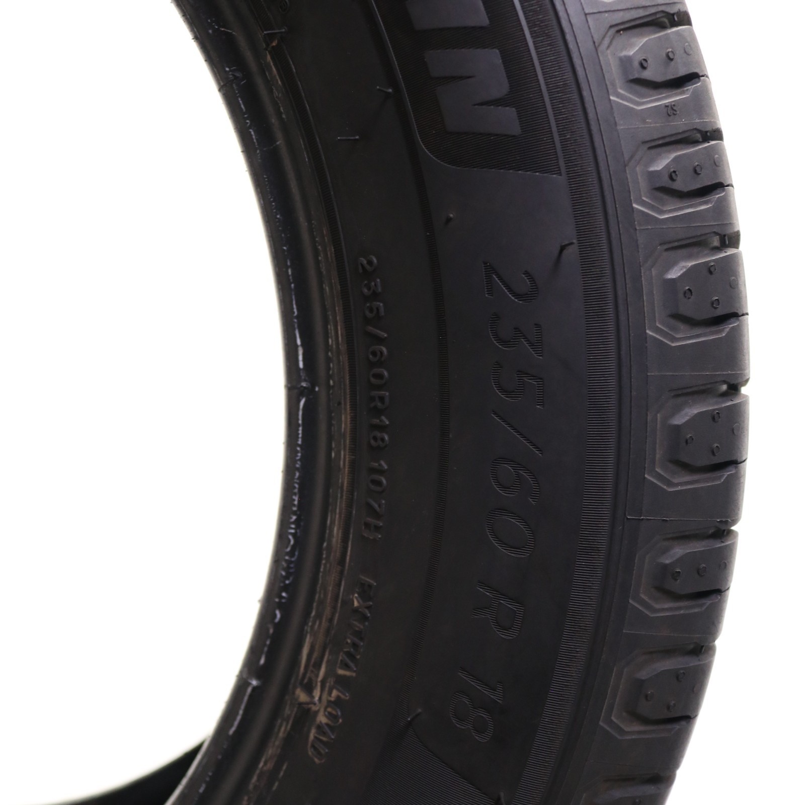 Used 235/60R18 Michelin Defender 2 – 107H – 9/32