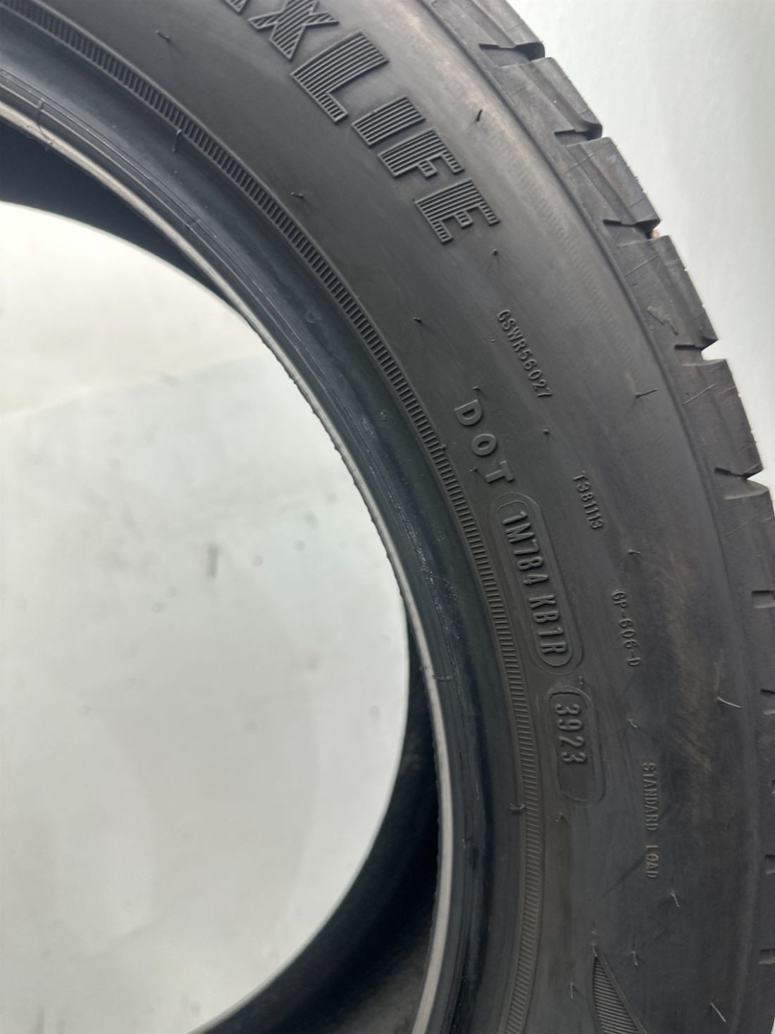 1 Used P235/50R19 Goodyear Assurance MaxLife 99 V – 11/32