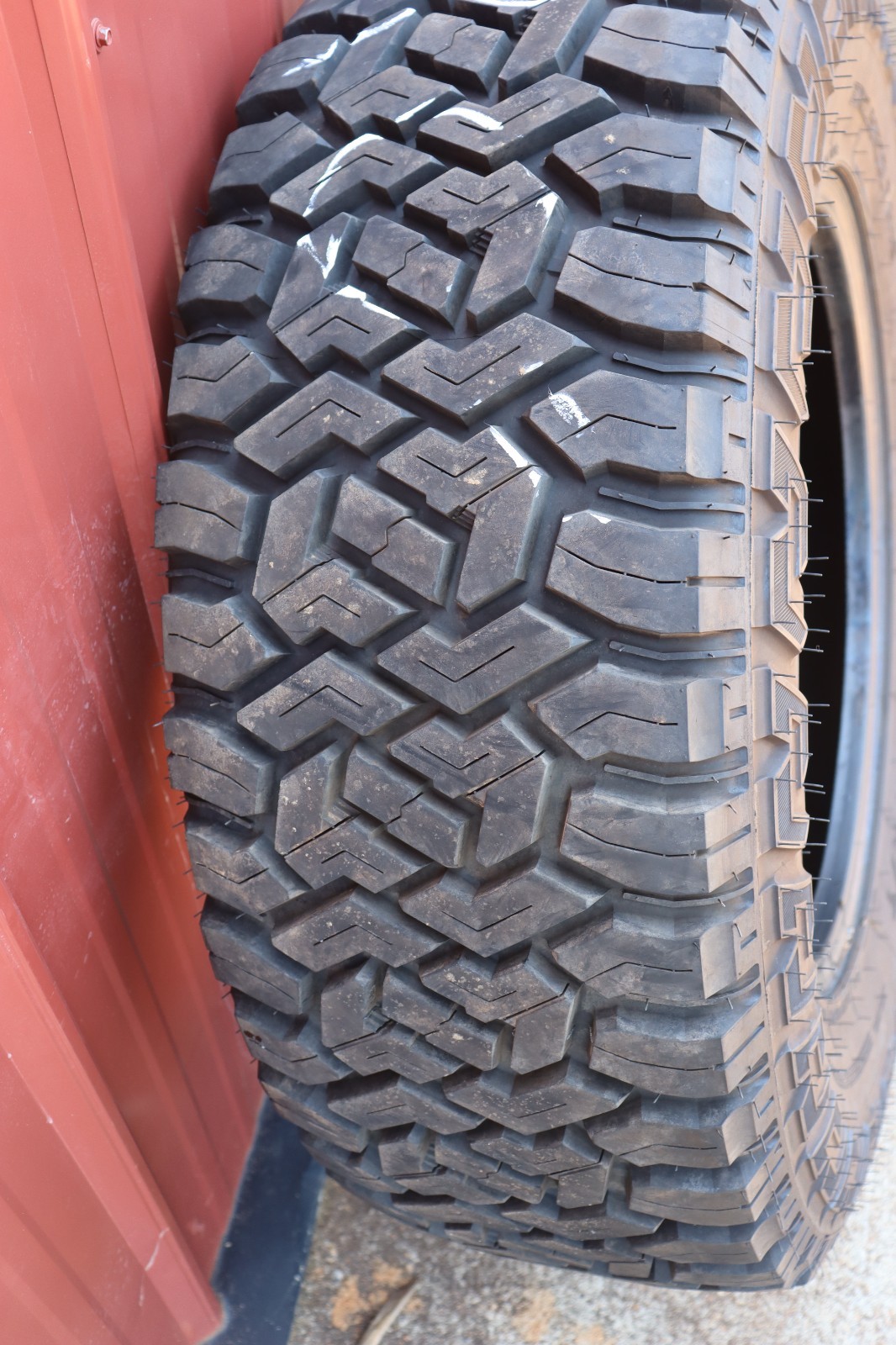 TIRE FURY COUNTRY HUNTER R/T 37X12.50 R20 LT 20″ 126Q