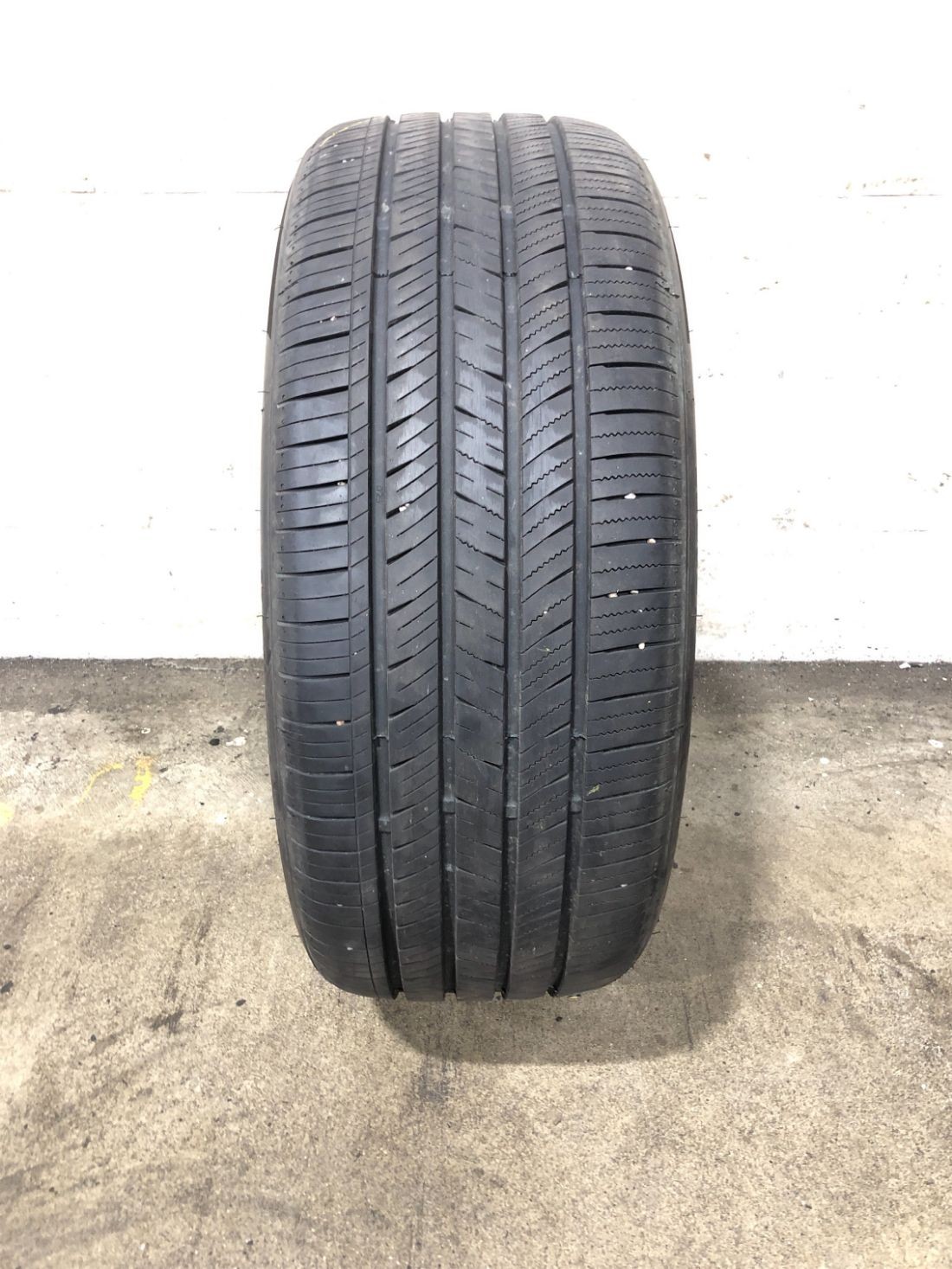 1x P255/45R20 Omnimax Velocity Sport 8/32 105 W Used Tire 2554520