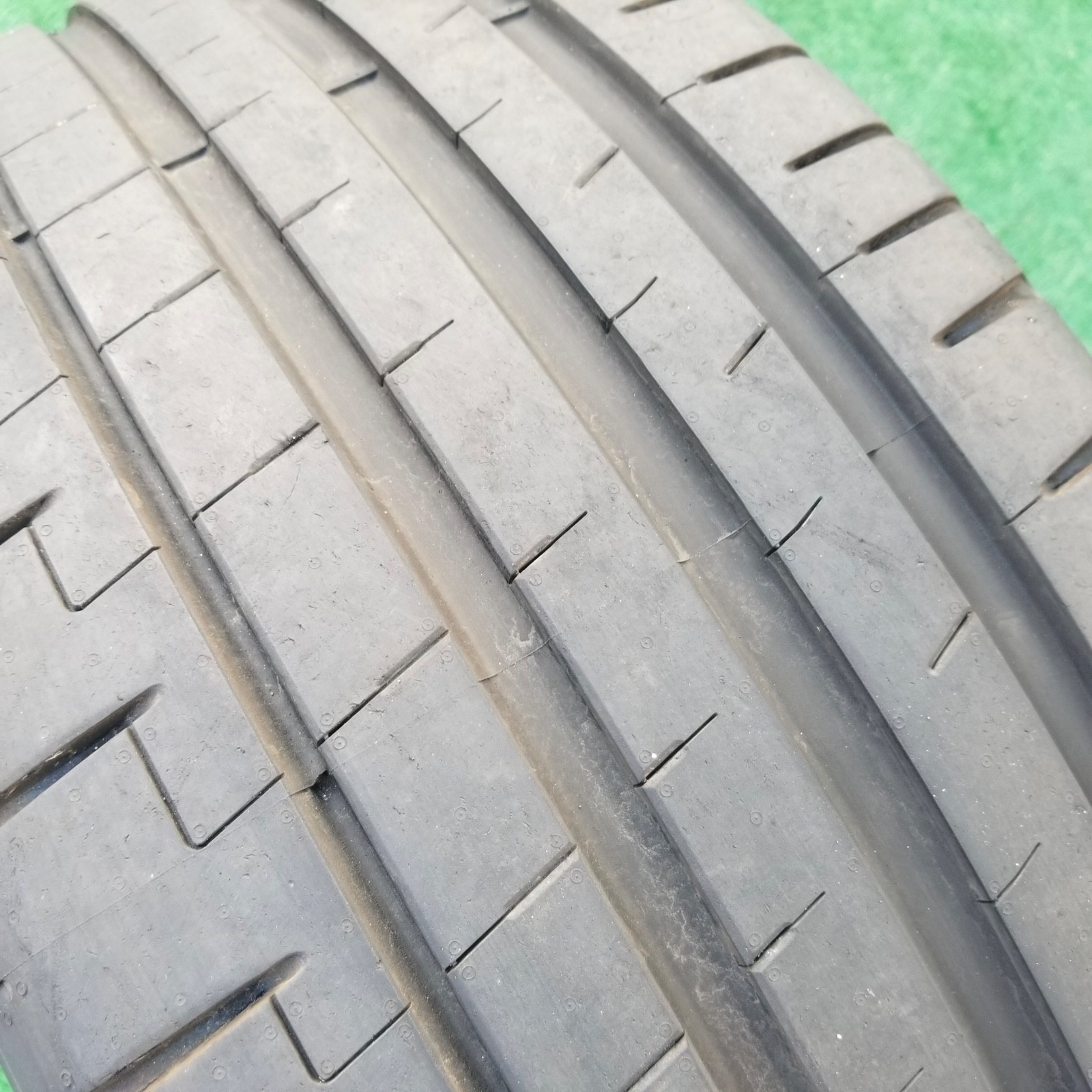 285/35R23 Pirelli P Zero PZ5 Elect Tire L1 Lamborghini Urus SE 285/35ZR23 100%
