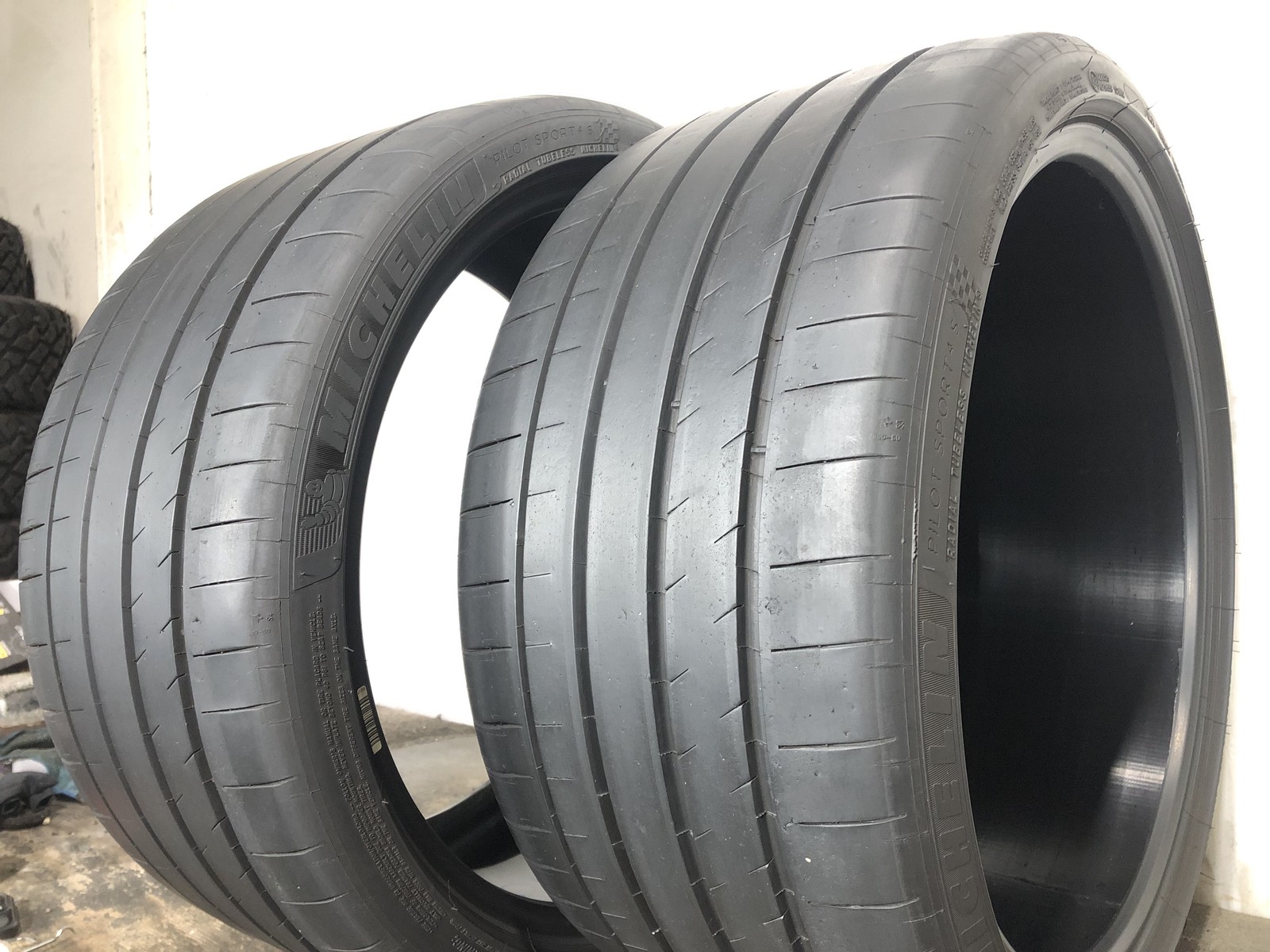 [2] Michelin Pilot Sport 4S P265/30ZR19 265 30 19 Tire 8.75/32