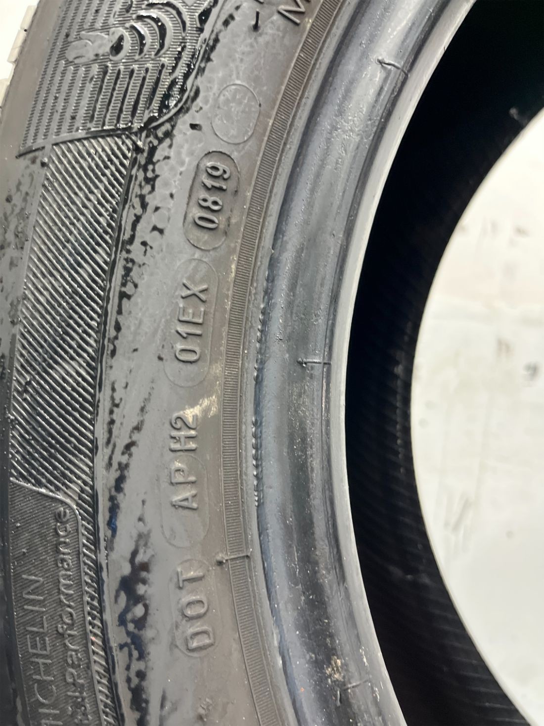 1 Used P235/65R17 Michelin Defender LTX MS 104 T – 10/32