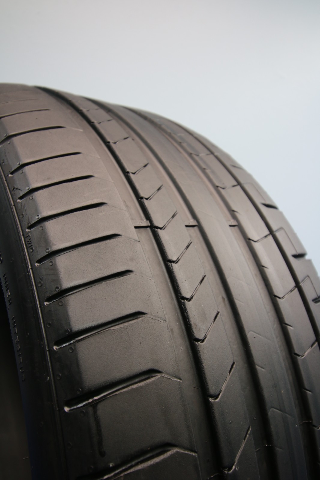 1 Used Pirelli Pzero MGT1 PZ4 265/40ZR21 265/40/21 2654021 105Y