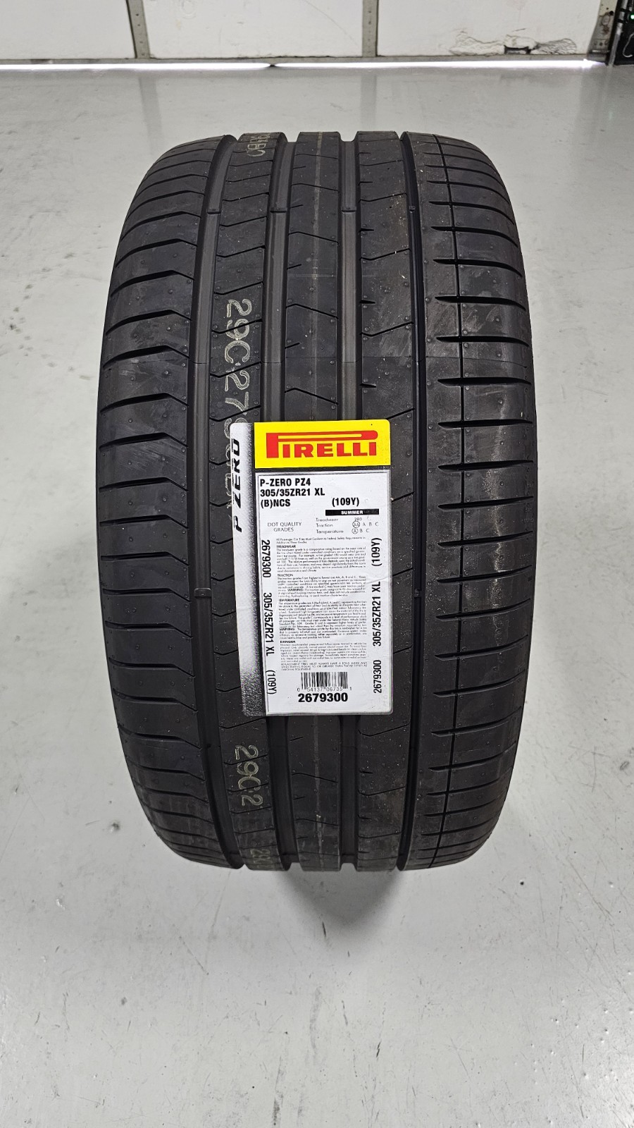 305/35ZR21 New Tire Pirelli PZero PZ4 Luxury Bentley OEM Tire 2021