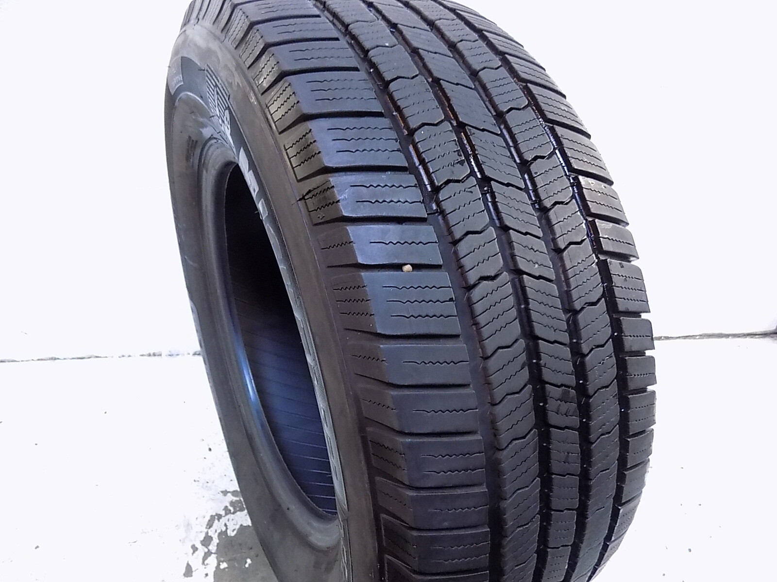 P265/65R17 Michelin Defender LTX M/S 112 T Used 8/32nds