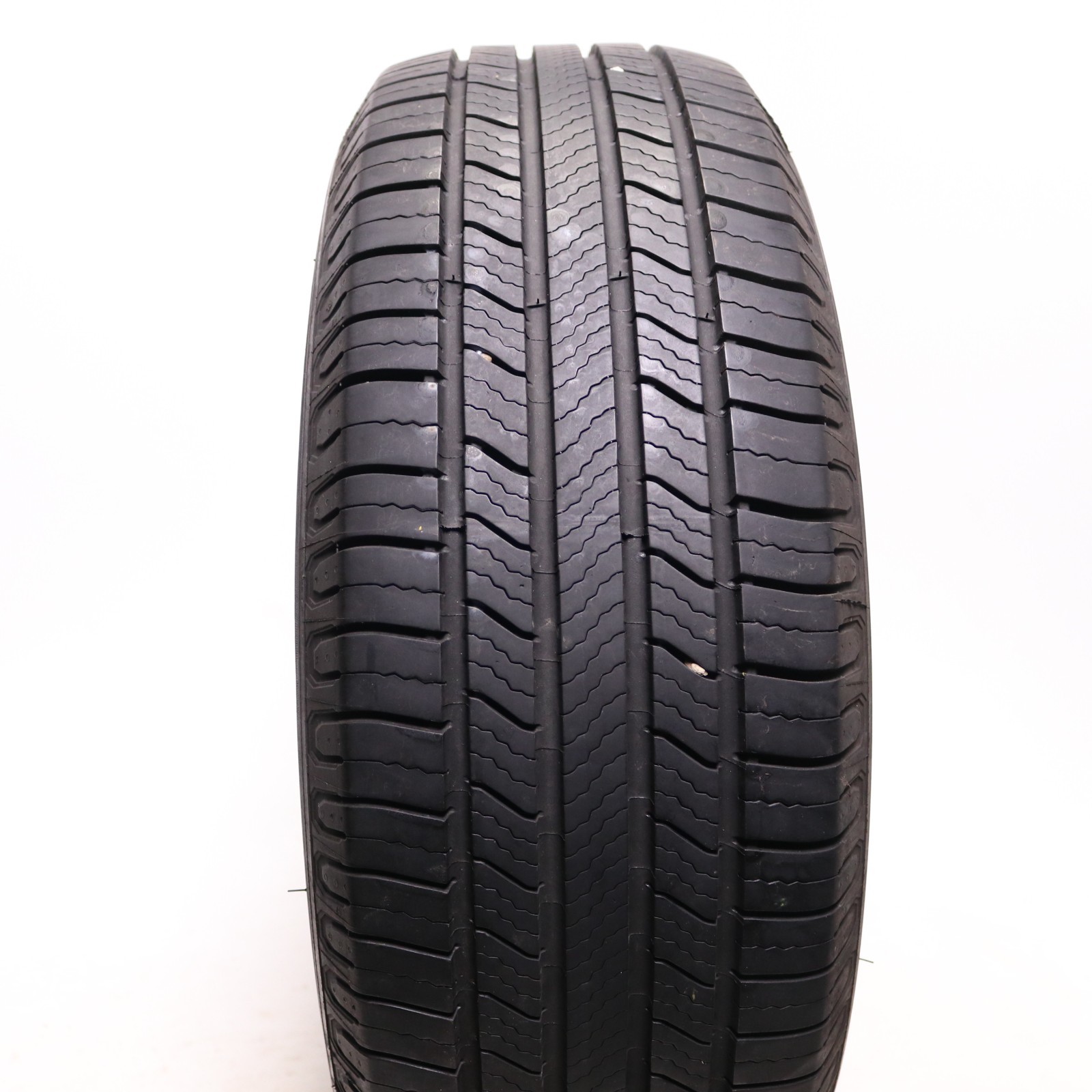 Set of 2 Used 235/65R17 Michelin X Tour A/S 2 – 104H – 8.5-9.5/32