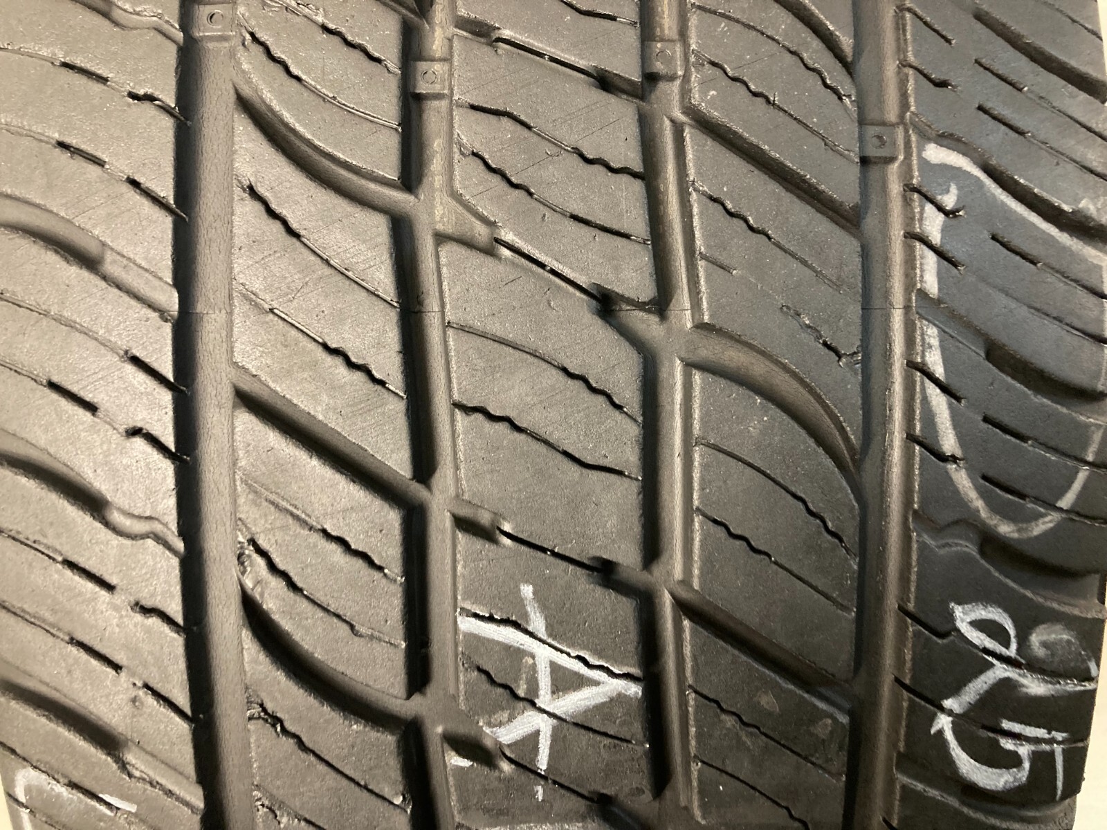 NO SHIPPING ONLY LOCAL PICK UP 1 Tire 255 55 20 Cooper Adventurer H/T 107H