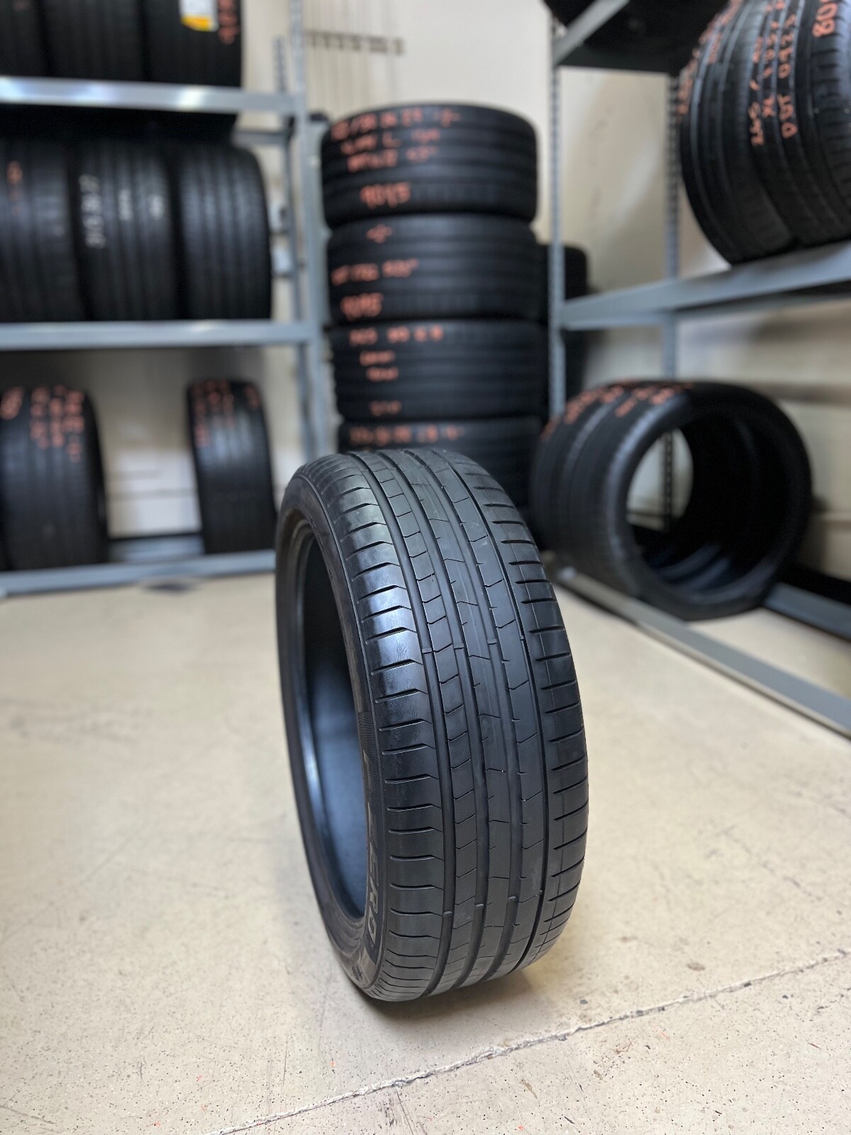 1 – NO PATCH RFT 225/45R19 XL 96W Pirelli P Zero PZ4 Run Flat * BMW OEM – 10027