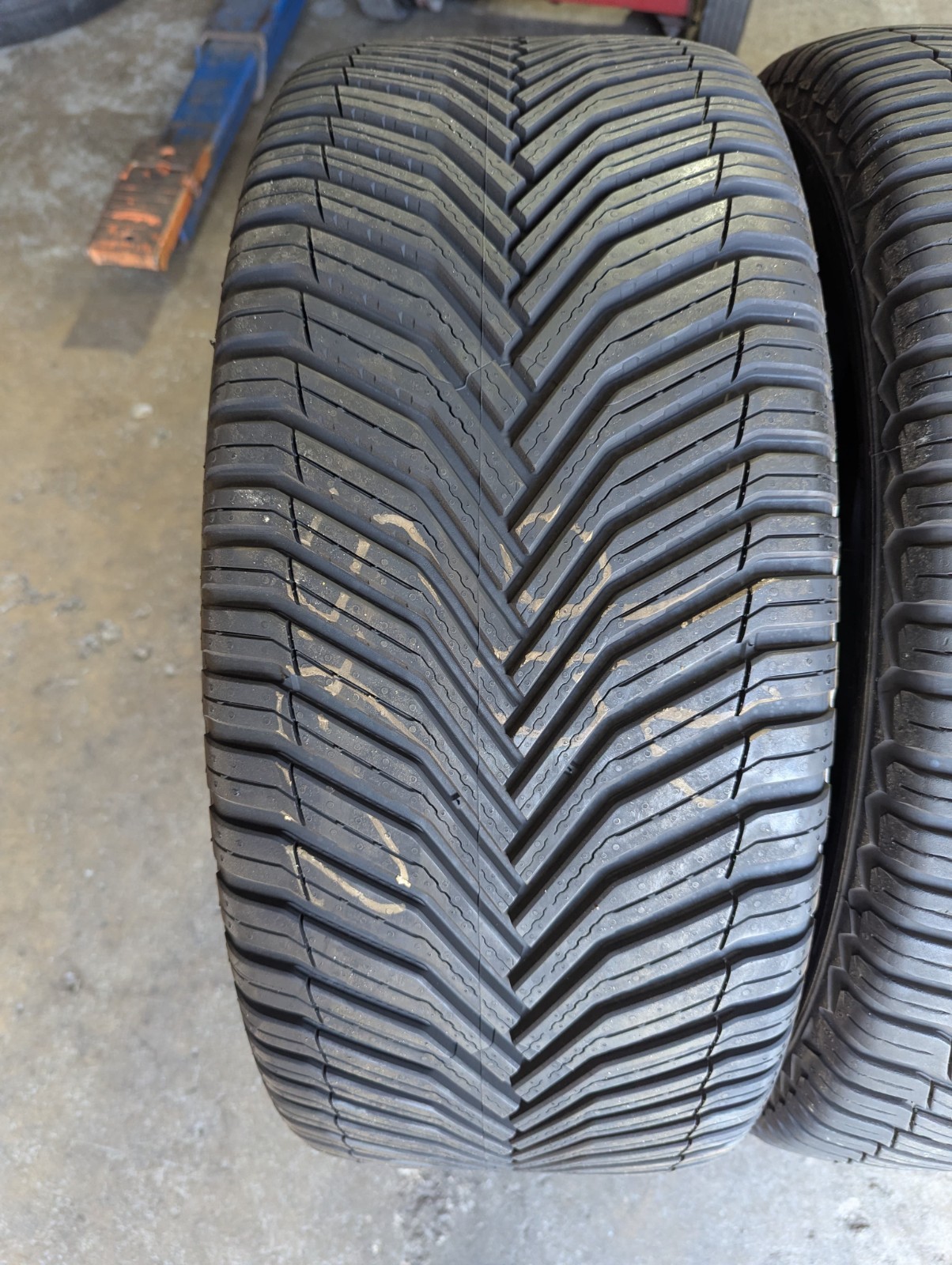 275/40R21 ( 107V ) MICHELIN CROSS CLIMATE2 SET OF USED TIRES 9/32″
