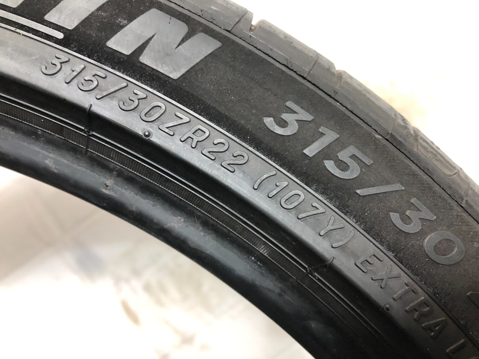 [1] Michelin Pilot Sport 4S P315/30ZR22 315 30 22 Tire 6.25-6.5/32