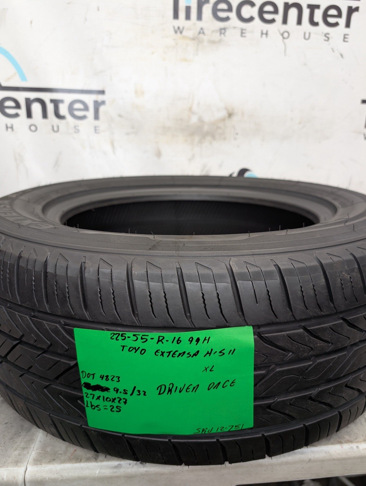 LIKE NEW 225/55R16 Toyo Extensa A/S II – 99H – 9.5/32