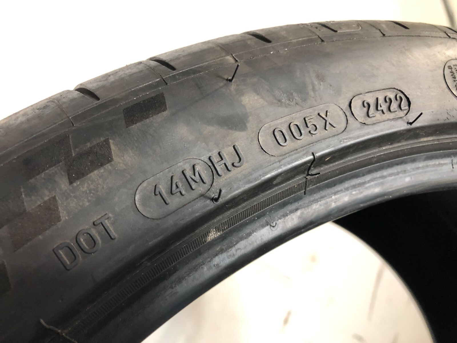 [1] Michelin Pilot Sport 4S P315/30ZR22 315 30 22 Tire 6.0-6.75/32