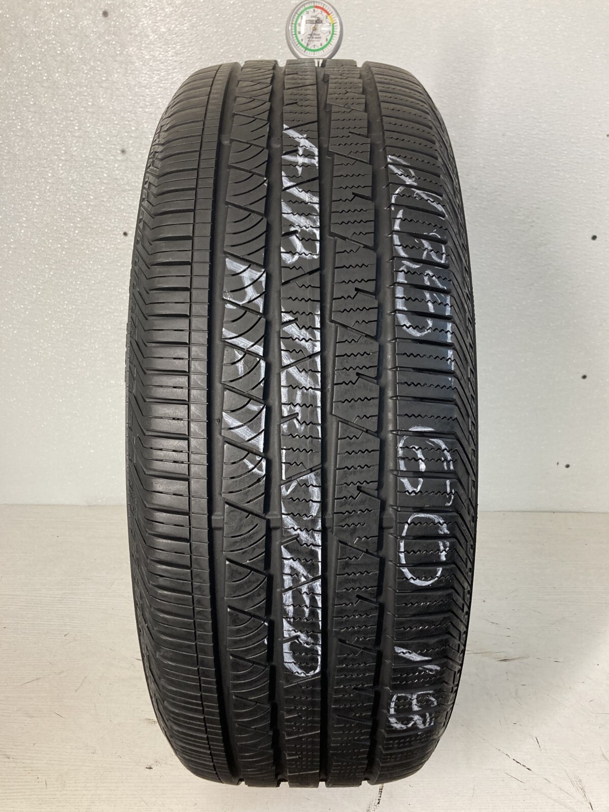 1 Tire 235 60 18 Continental CrossContact LX RFT (7.00-8.00/32=77-88% Tread)