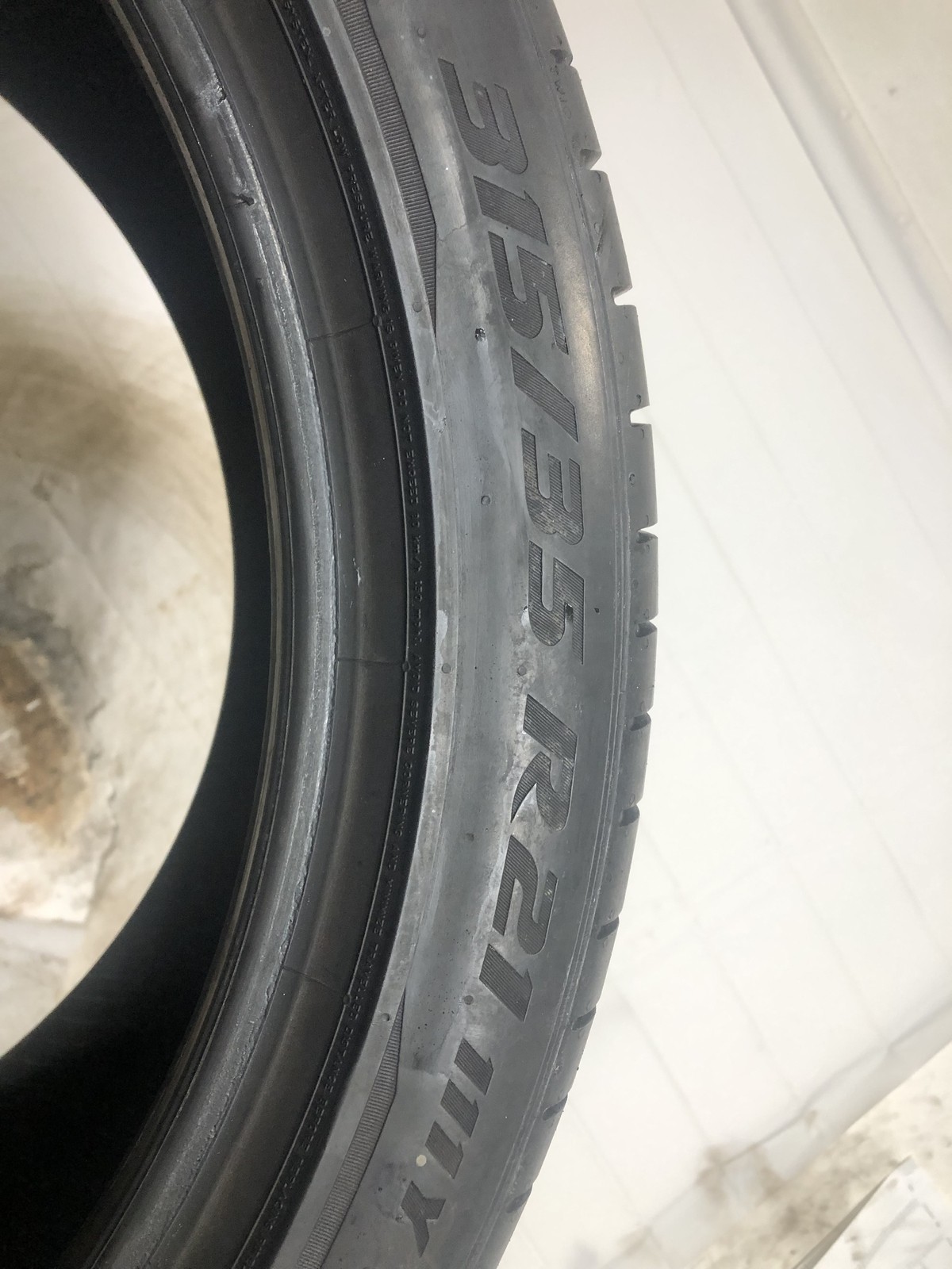 [1] PIrelli P Zero PZ4 Run Flat P315/35R21 315 35 21 Tire 7.75/32