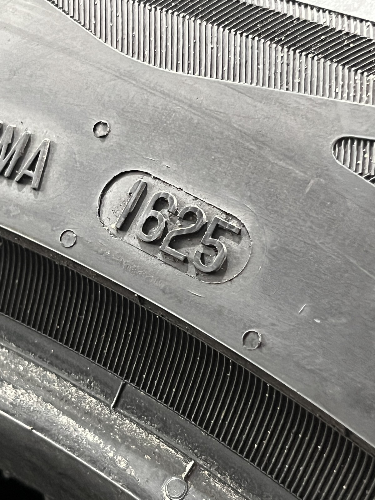 1 Continental EcoContact 6Q MO ContiSilent 325/40R22 114Y DOT.1625 6/32 NO Patch