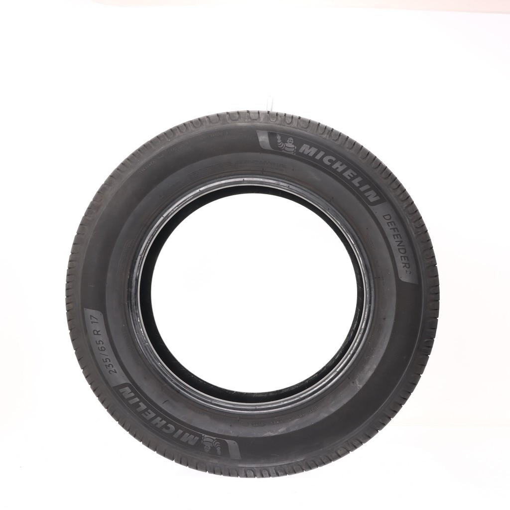 Set of (4) Used 235/65R17 Michelin Defender 2 104H – 9-10/32
