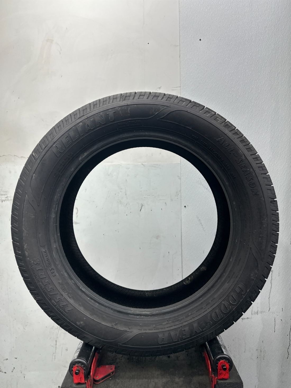 1 Used P225/55R18 Goodyear Reliant All Season 98 V – 10/32