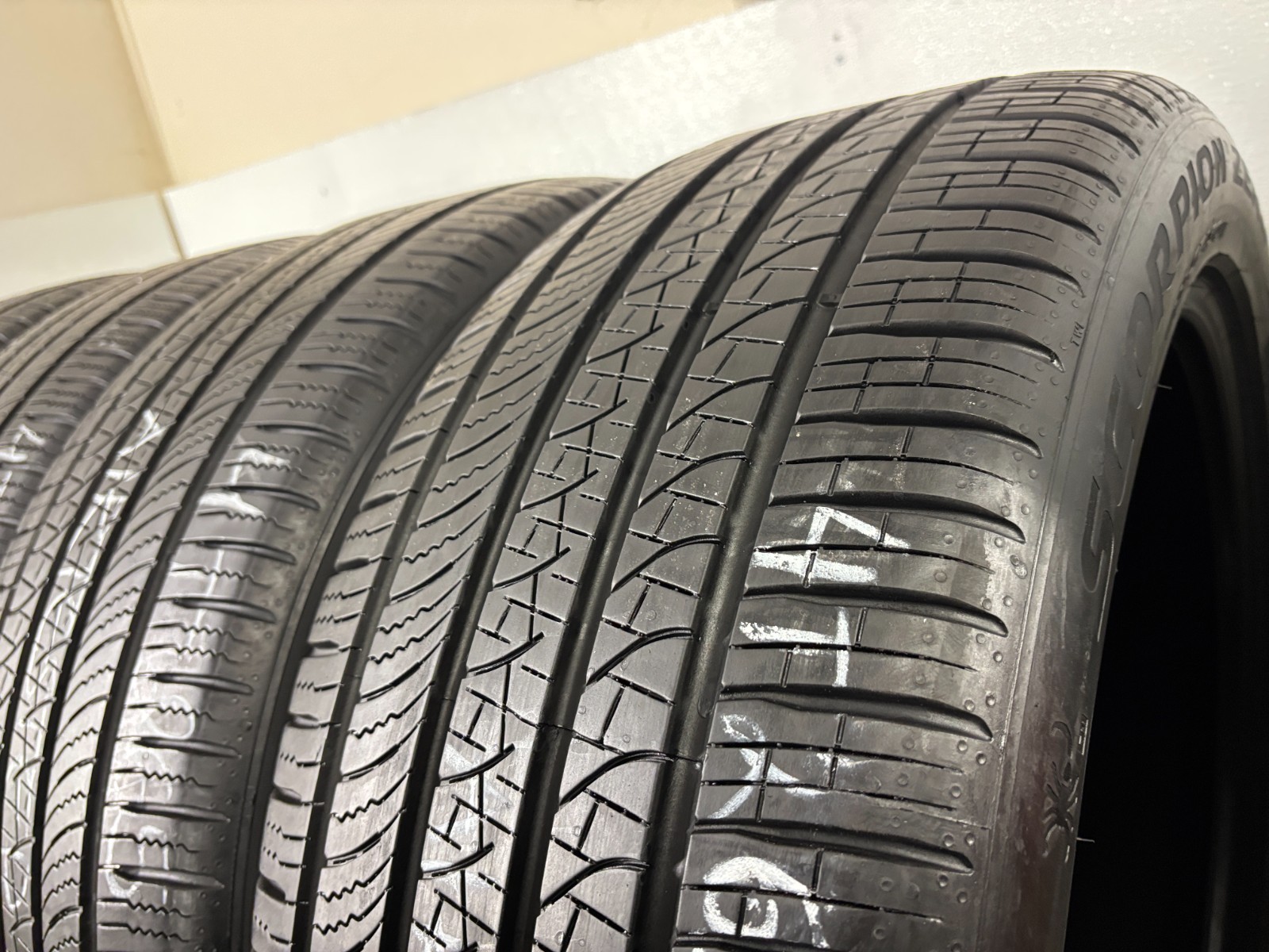 NO SHIPPING ONLY LOCAL PICK UP Set 4 Tires 265 45 21 Pirelli Scorpion Zero A/S