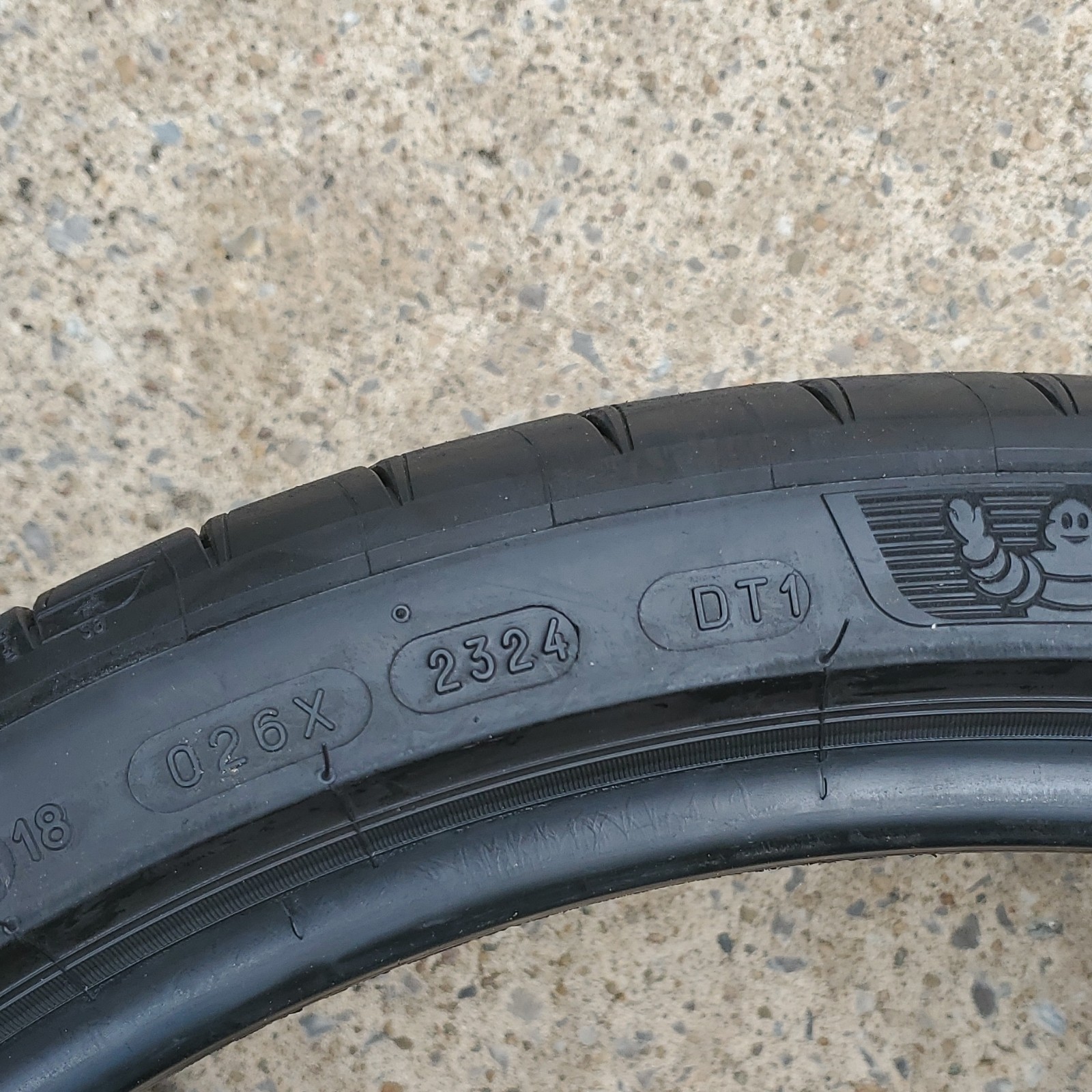 265/30ZR19 93Y MICHELIN PILOT SPORT 4S 8/32NDS DATECODE 4723 *TREAD INDENT*