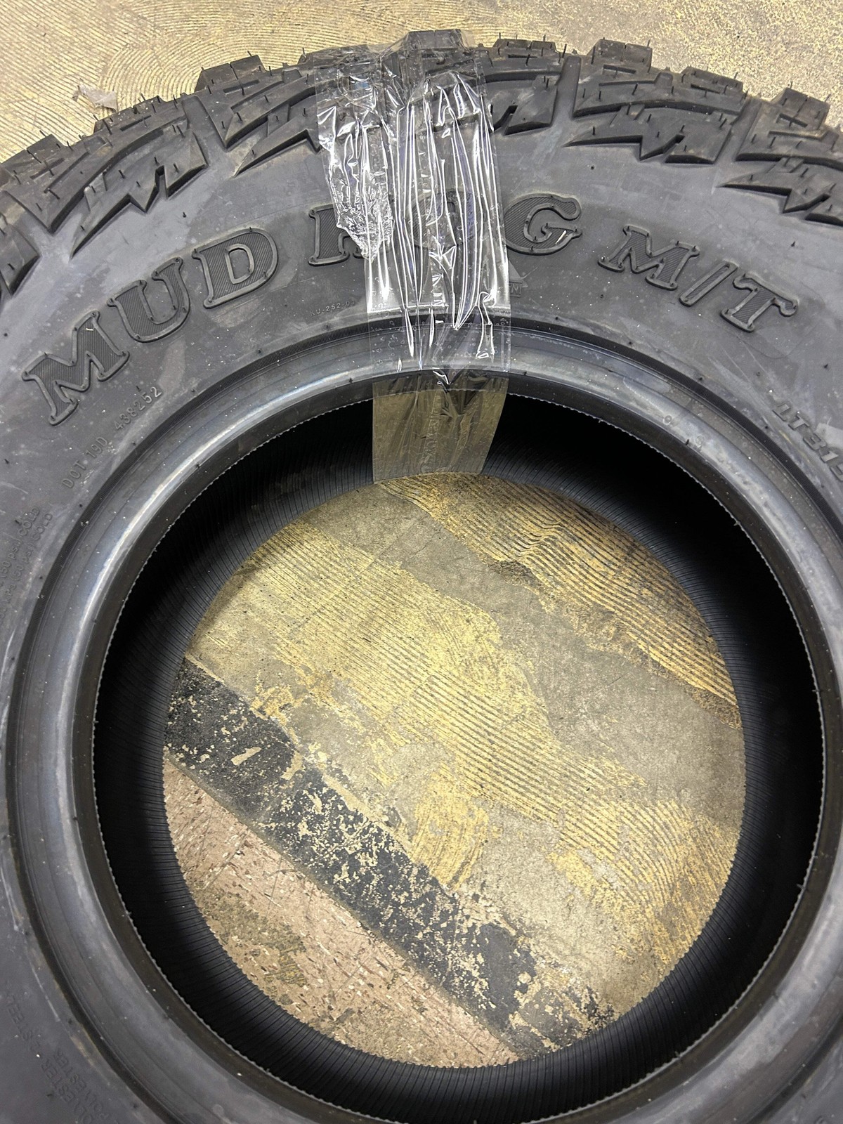 KANATI MUD HOG M/T BSW LT 315 75 16 121/118Q 8PLY MUD TERRAIN TIRE L1631575D252