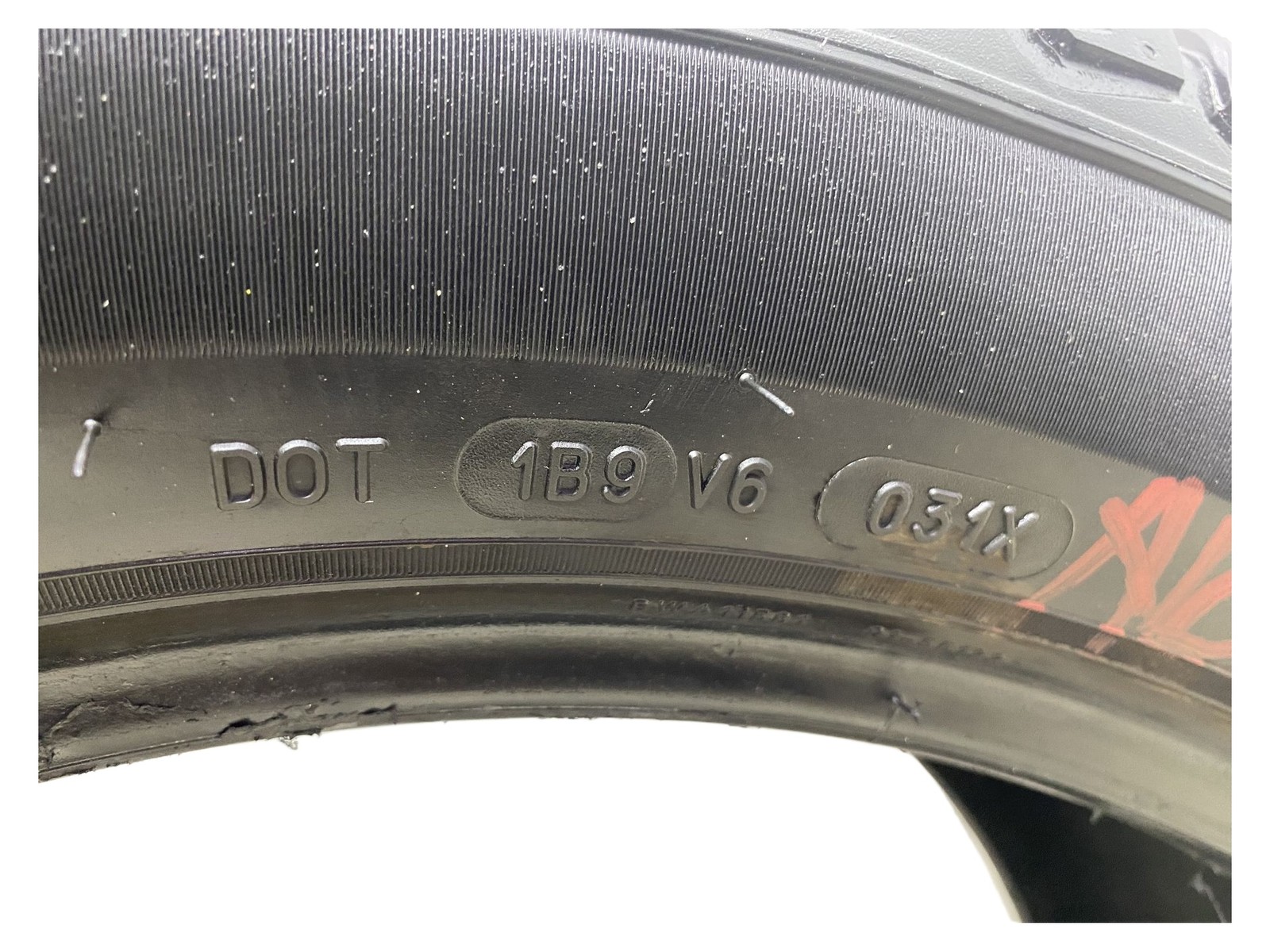 (A) MICHELIN CROSS CLIMATE 285/45R21 113V DOT (5025) 10/32NDS