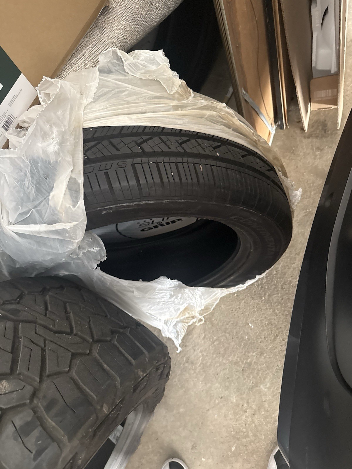 Continental CrossContact LX25 265/50R20 Tire