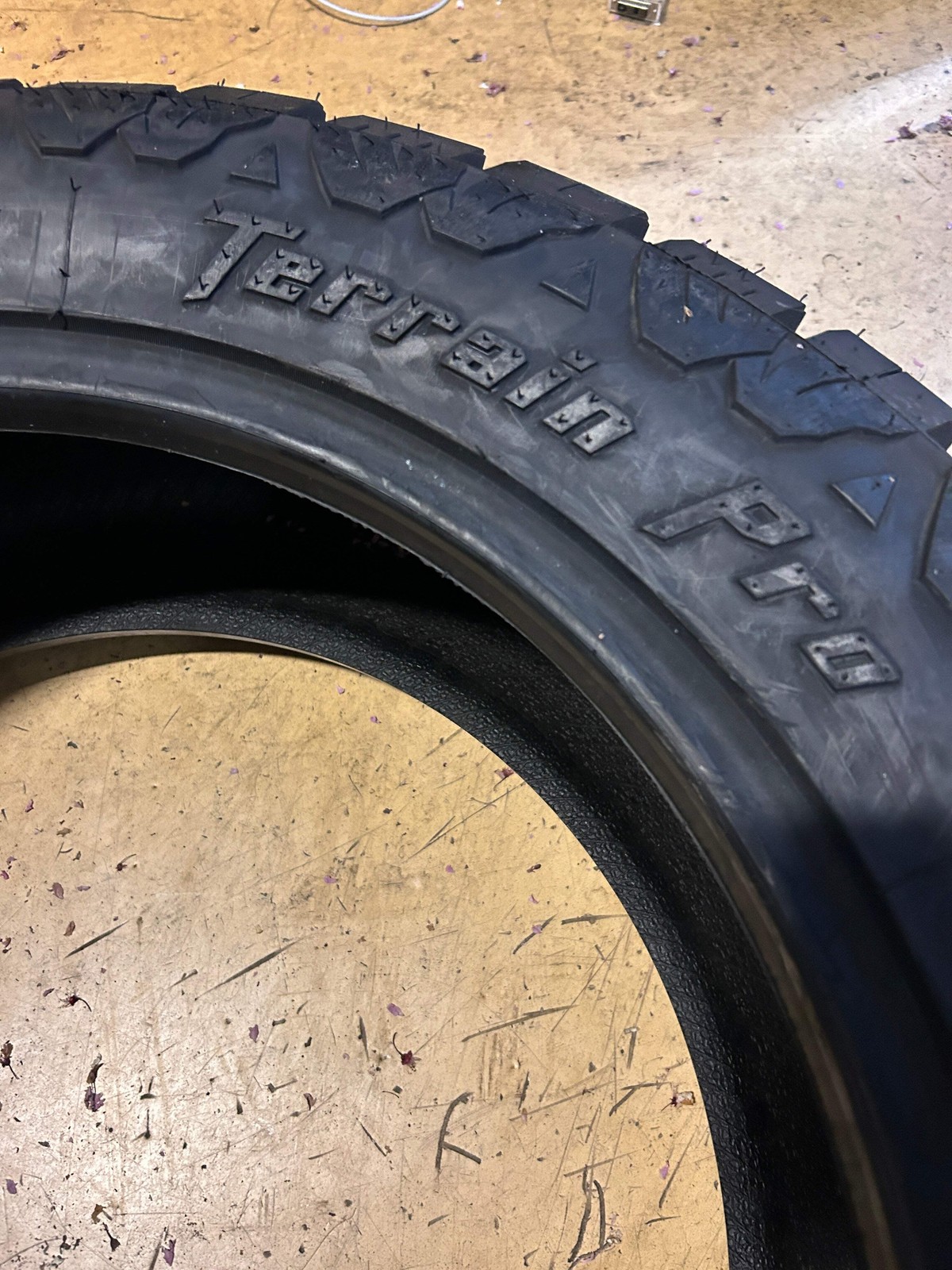 NOS AMP TERRA PRO A/T BSW P LT 285 55 22 124/121R 10PLY TIRE 2855522AMPCA2