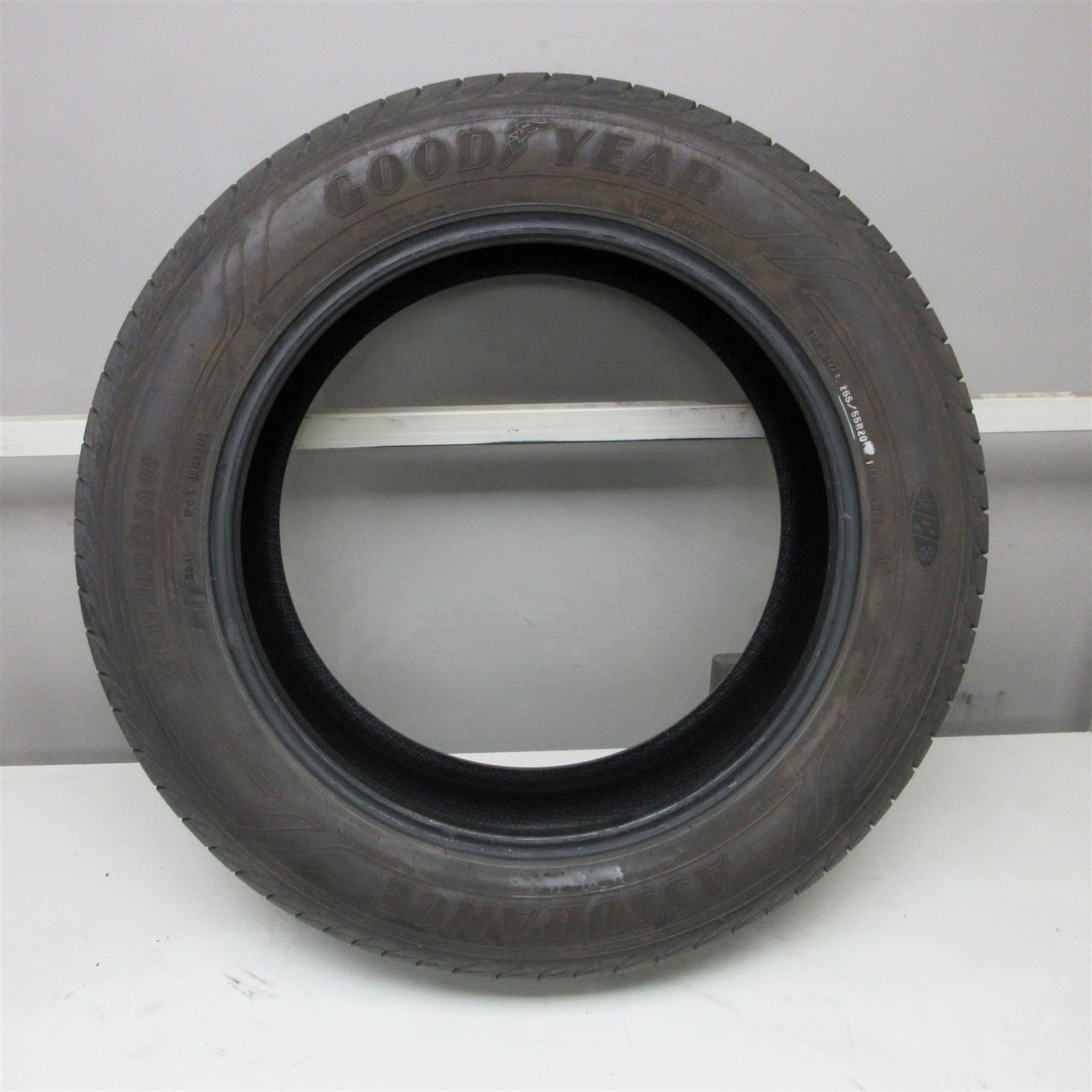 255/55R20 Goodyear Assurance WeatherReady 110H Used Tire (7/32nd) (QTY 1)