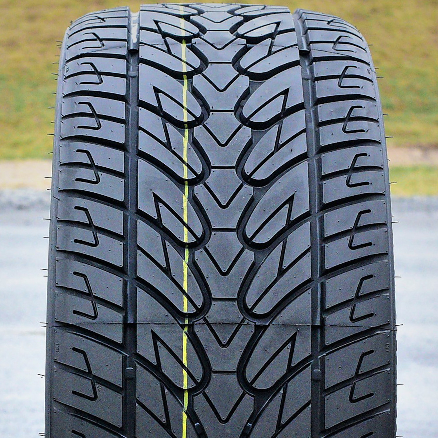 Fullway HS266 305/35R24 112V XL A/S Performance Tire