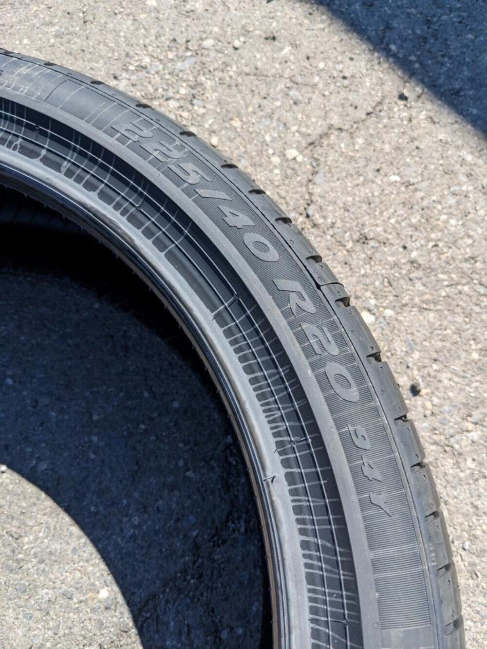 PIRELLI P ZERO PZ4 LUXURY BMW RUNFLAT RSC P 225 40 20 94Y XL TIRE 2750500