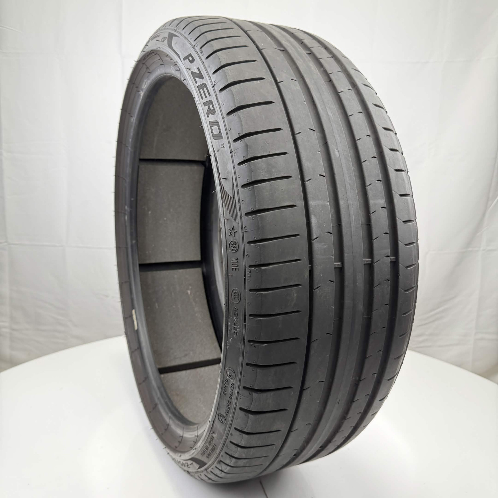 Used 245/35R20 Pirelli P Zero PZ4 MOE Run Flat 95Y 5.5/32 (DOT 23)