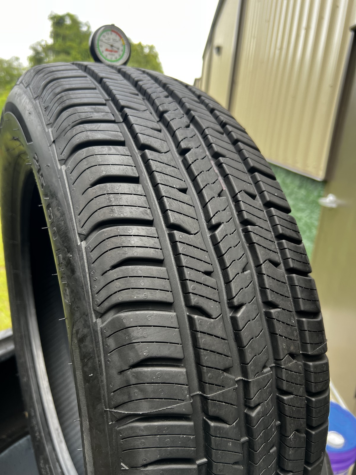 Tire New BFGoodrich Advantage Control 215/60R17 96H DOT.1125 11/32 New