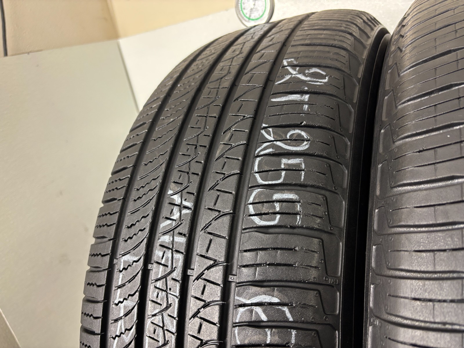 2 Tires 255 60 20 Pirelli Scorpion Zero LR (7.00-8.00/32=77-88% Tread Left) 113V