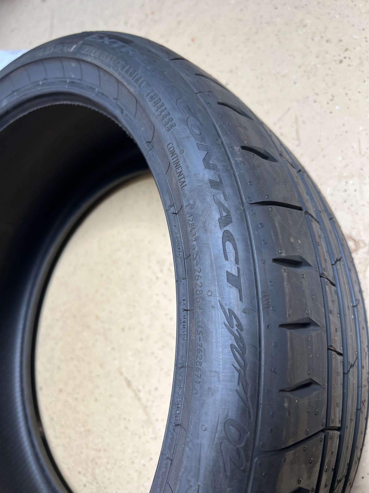 1 – NEW 225/35ZR19 XL (88Y) Continental ExtremeContact Sport 02 – 6031