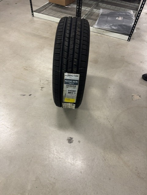 Kumho Solus TA11 235/65R18 Tire