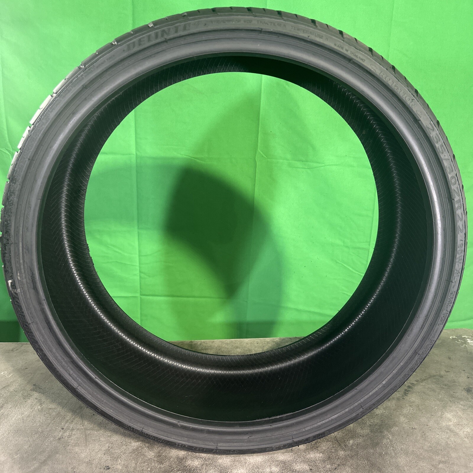Pair,Used-235/30ZR22 Delinte Thunder D7 90W 7/32 DOT 4822