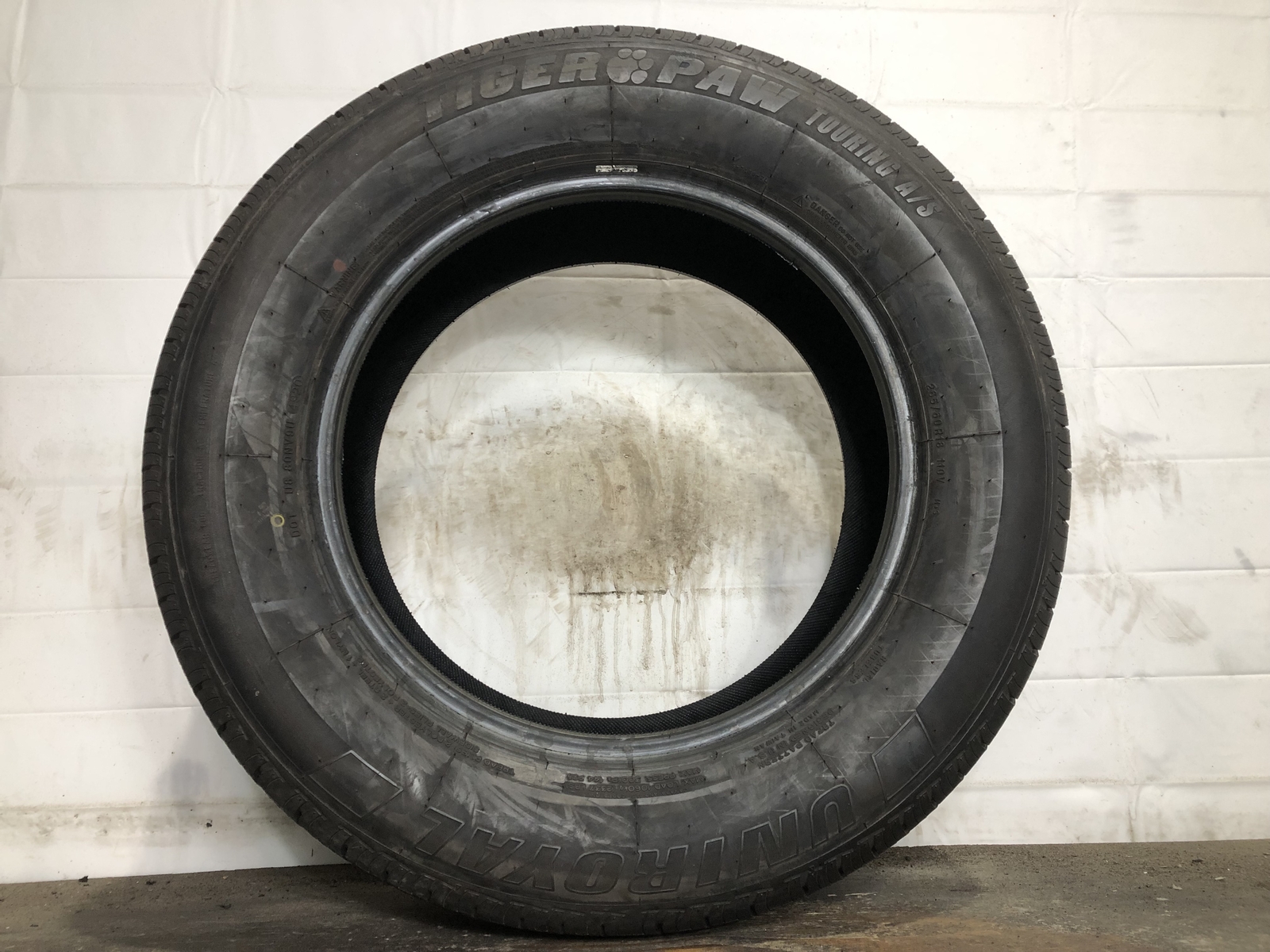 [1] Uniroyal Tiger Paw Touring A/S P265/60R18 265 60 18 Tire 9.5-9.75/32