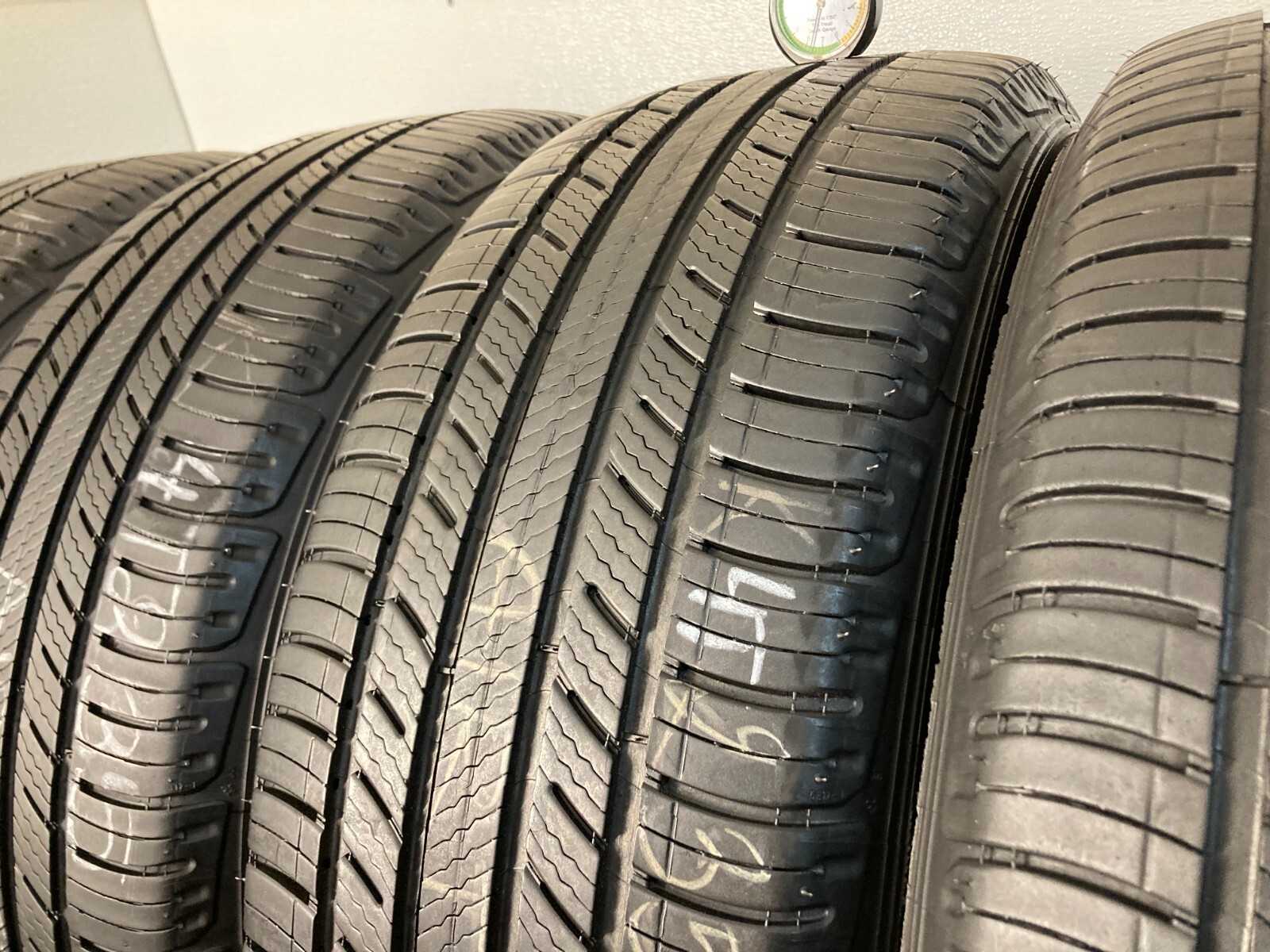 Set 4 Tires 235 60 18 Michelin Premier Ltx A0 (6.00-7.50/32 = 70-88% Tread)