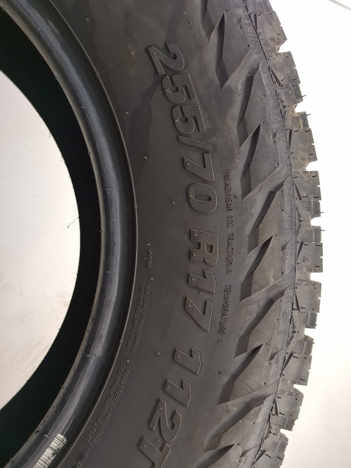 Used Tire 225/70R17 KUMHO ROADVENTURE AT52 112T – Tread Depth 10/32