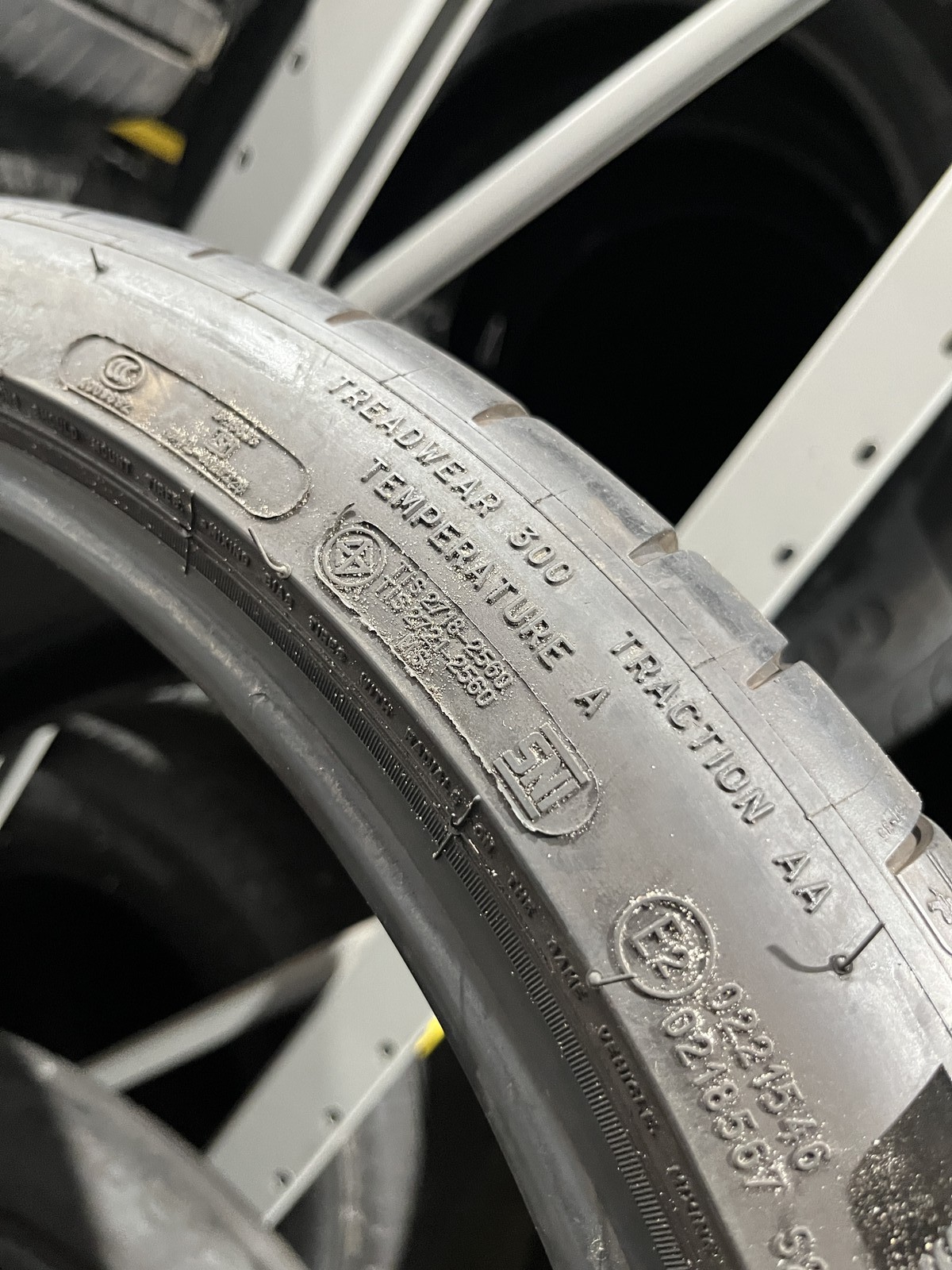 1 Tire Michelin Pilot Sport EV MO1 295/30ZR21 102Y DOT.1725 5/32-6/32