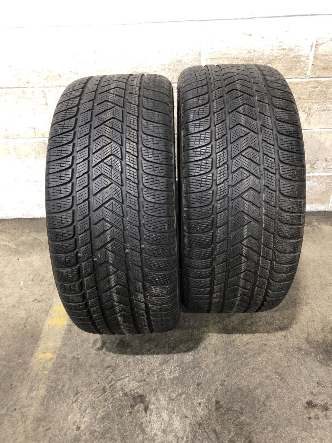 2x P275/40R21 Pirelli Scorpion Winter NO 7/32 107 V Used Tires 2754021