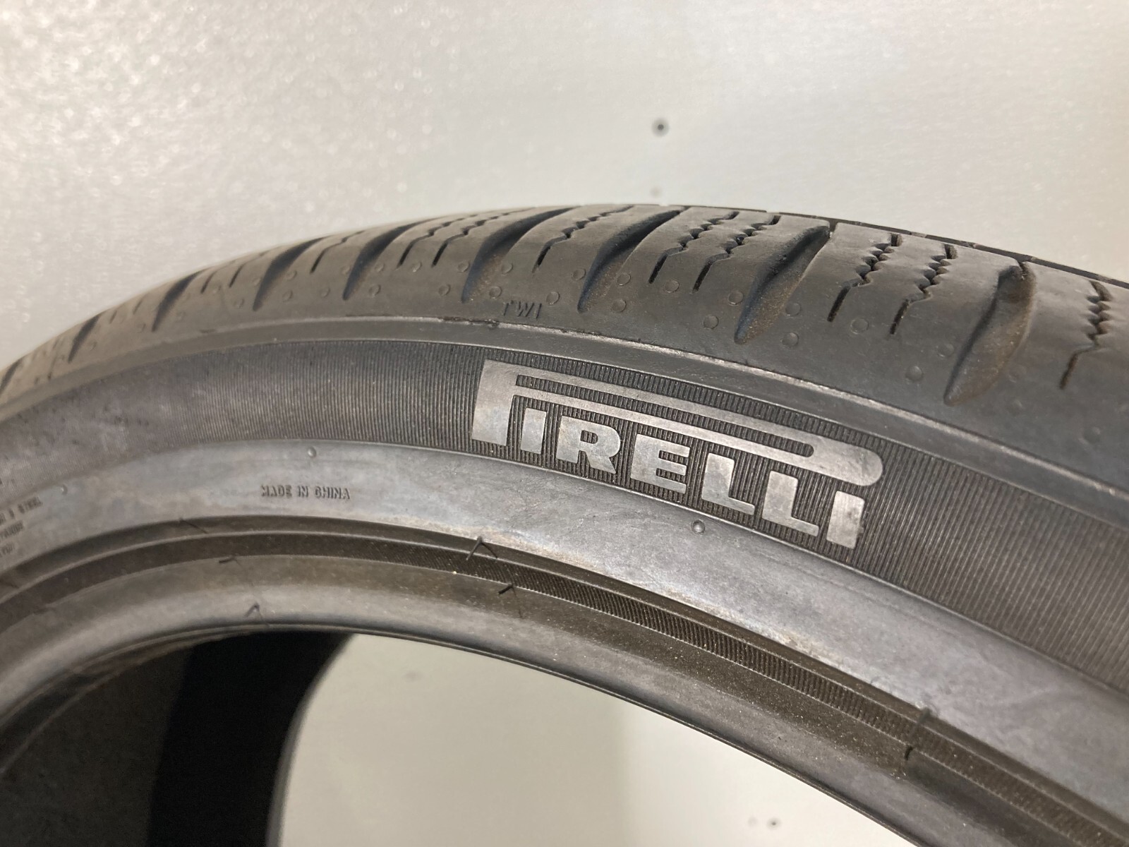 NO SHIPPING ONLY LOCAL PICK UP 2 Tires 255 40 21 Pirelli Scorpion Zero VOL