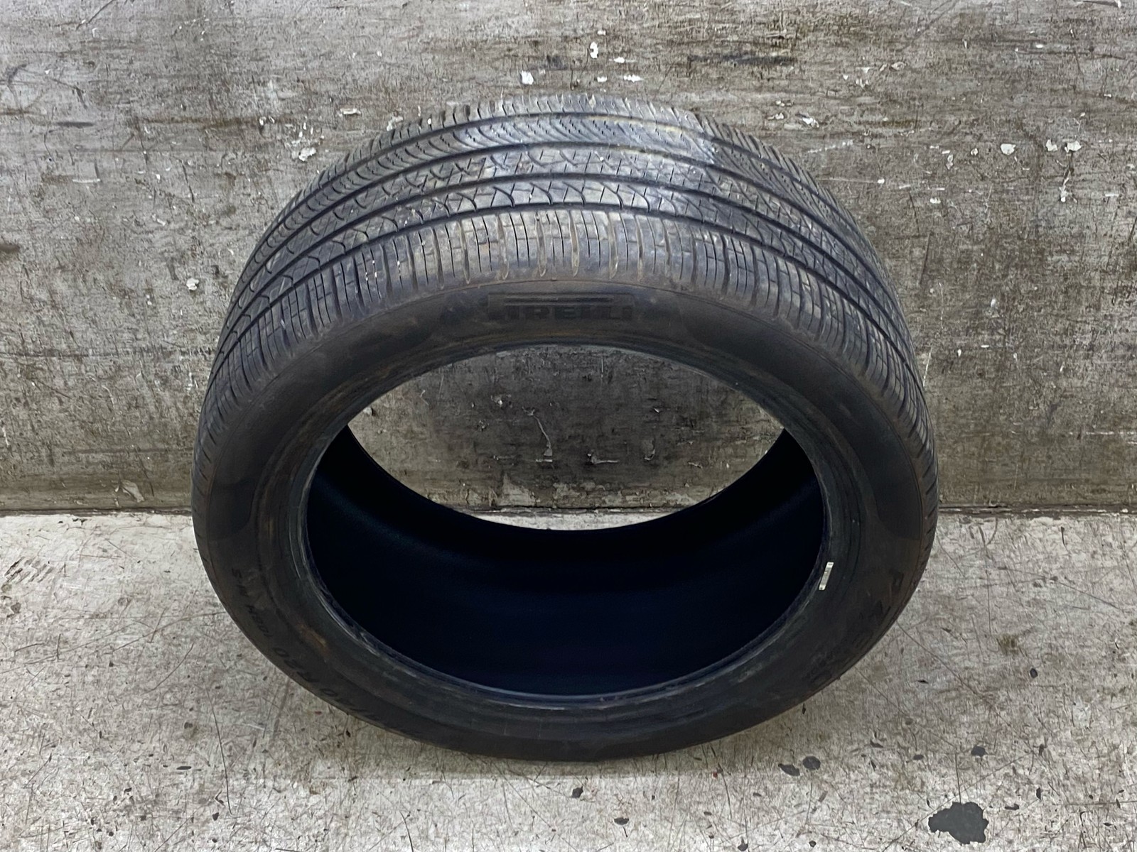 Pirelli P Zero All Season 285/40R20 TIre 8/32nds Tread Depth Datecode 2724