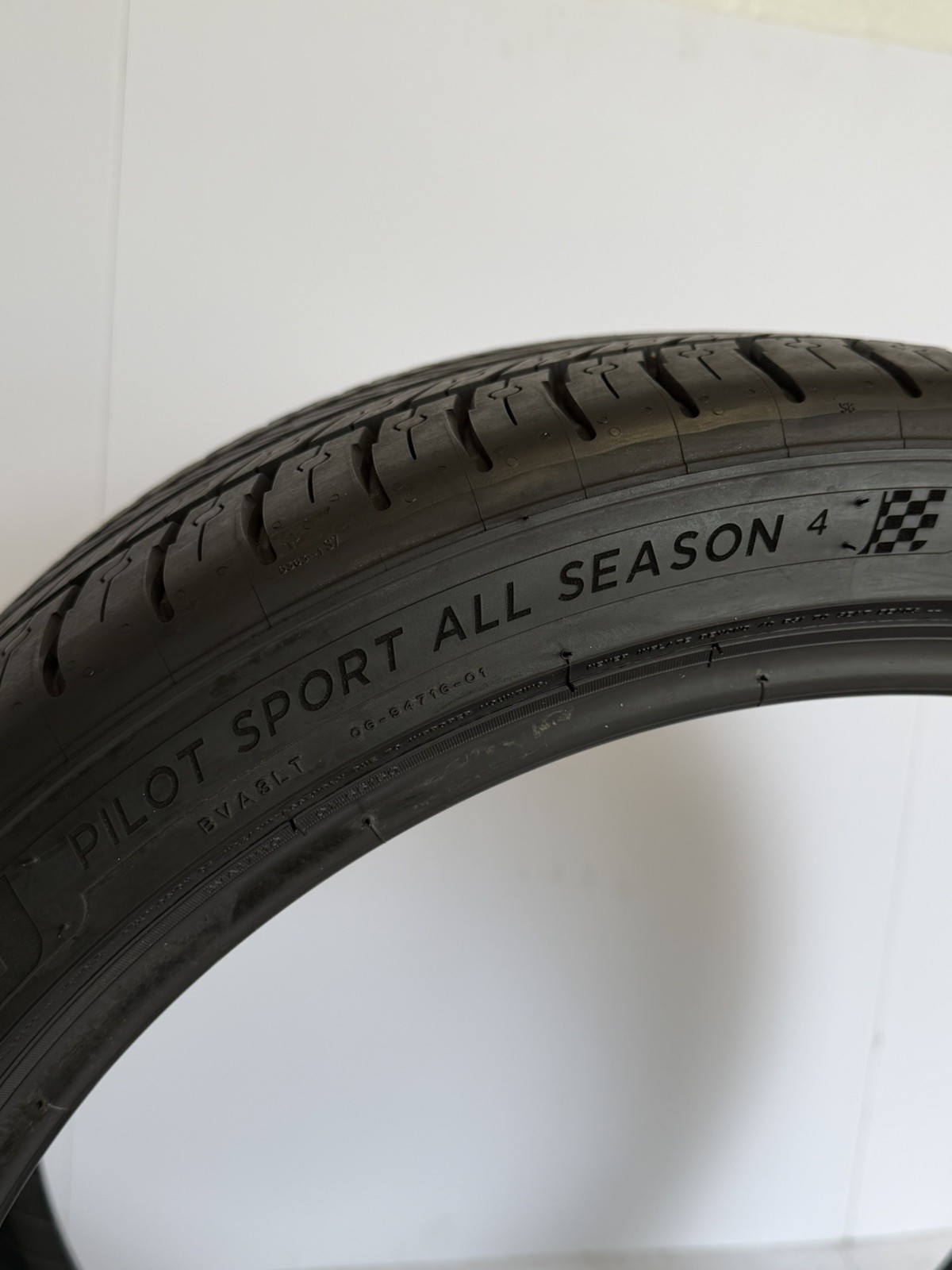 255/35ZR20 97Y Michelin Pilot Sport All Season 4 10/32 DOT 1525 2553520