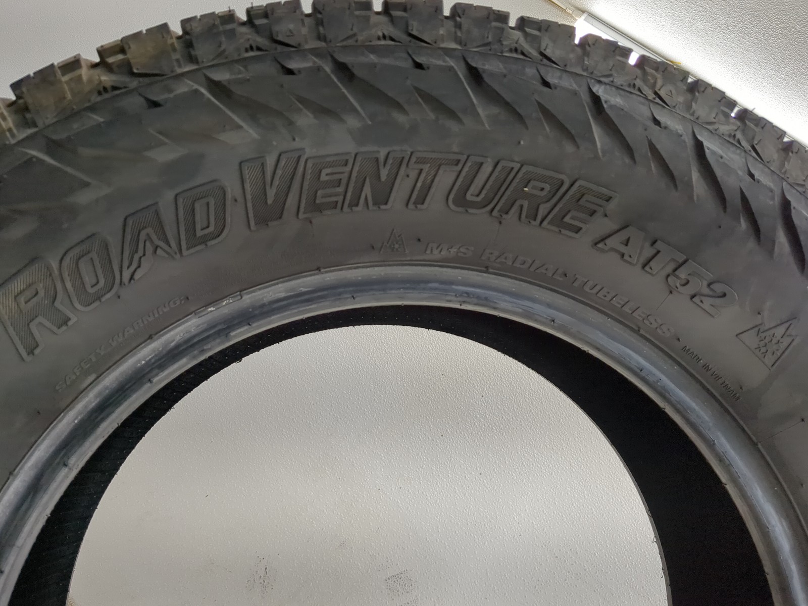 Used Tire 225/70R17 KUMHO ROADVENTURE AT52 112T – Tread Depth 10/32