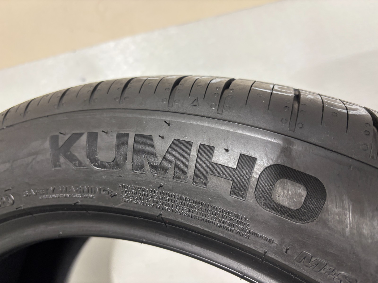 NO SHIPPING ONLY LOCAL PICK UP 2 Tires 265 45 21 Kumho Majesty X Solus