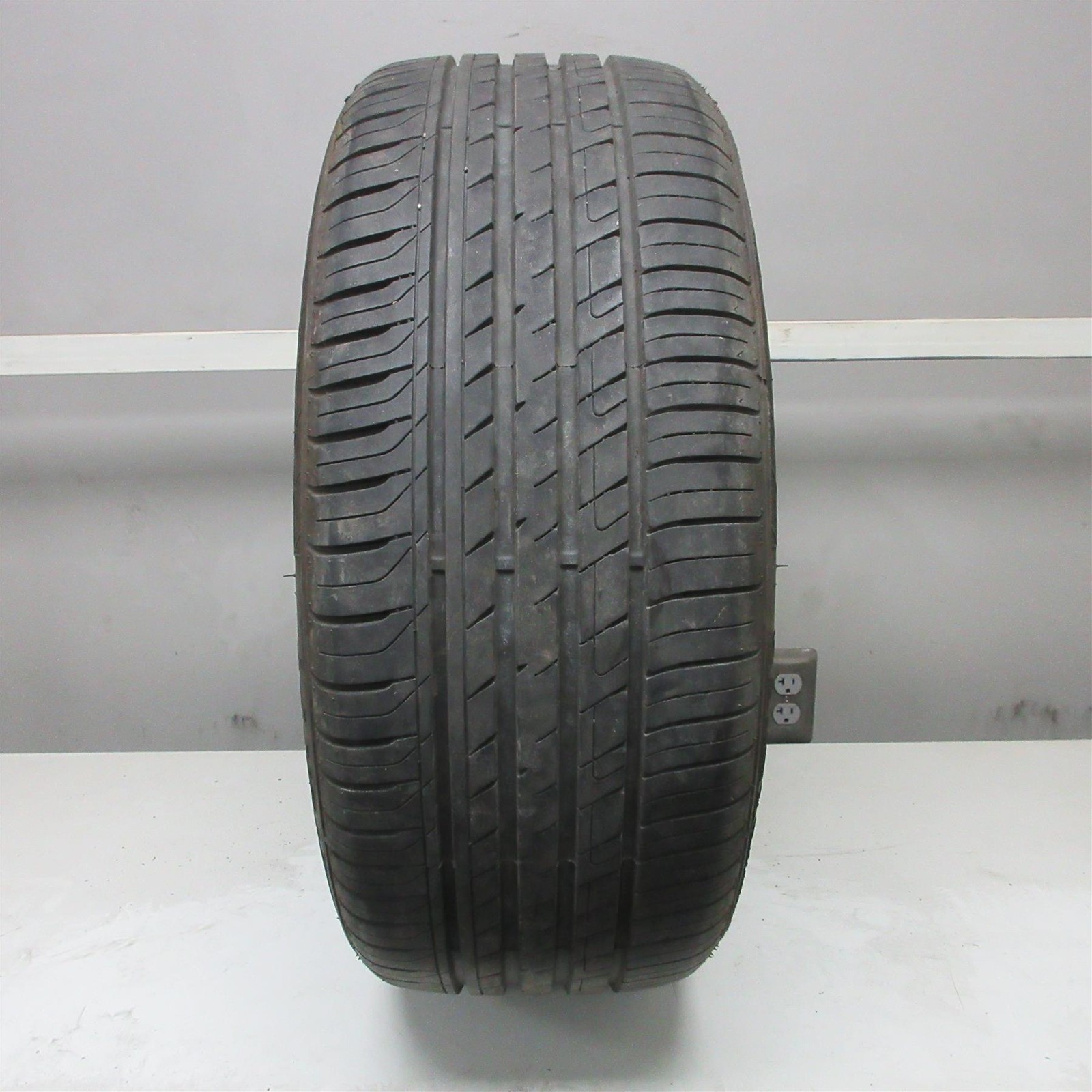 215/50ZR17 Lancaster LR-66 95W Used Tire (8/32nd) NO PATCHES! (QTY 1)